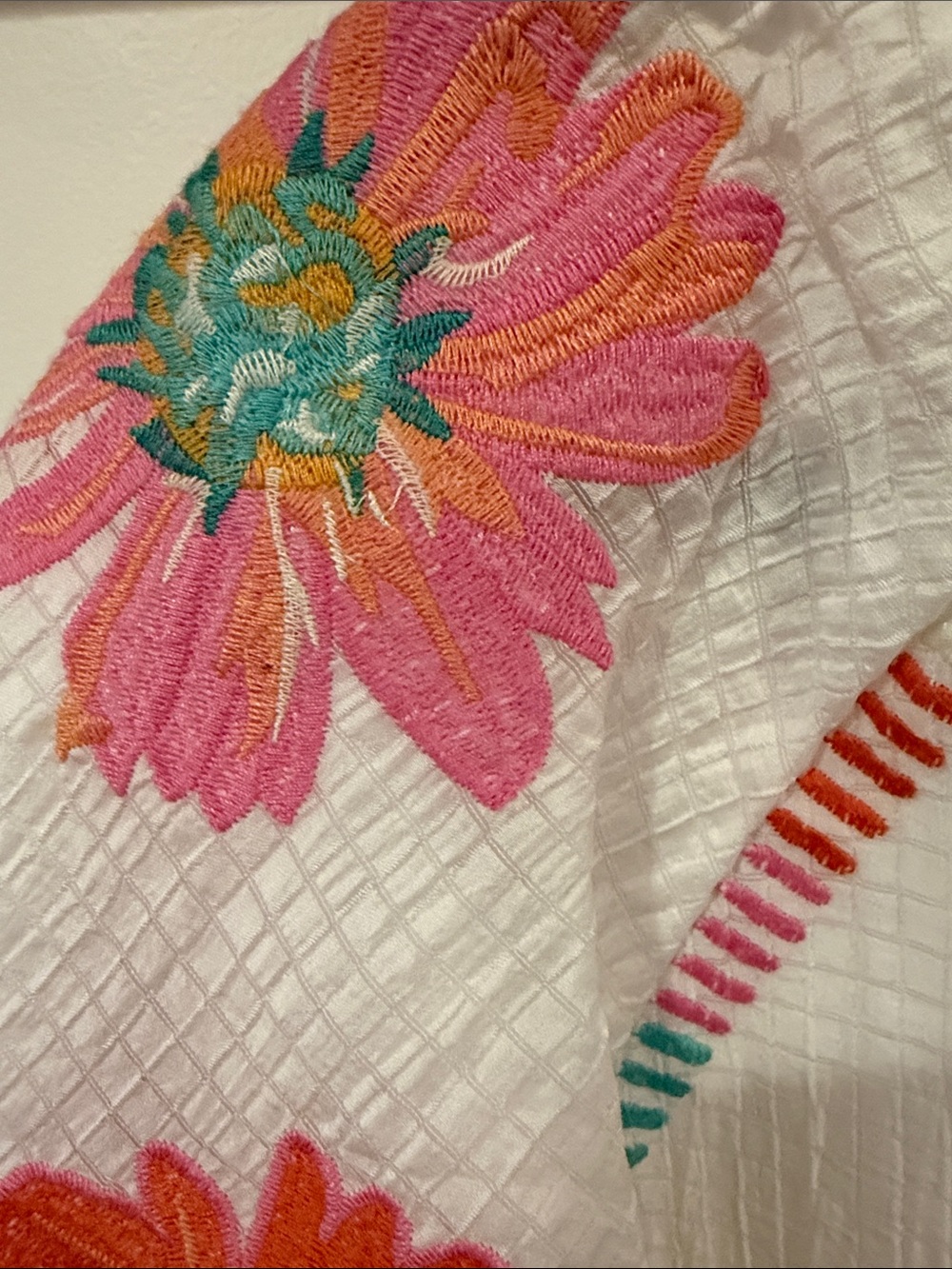 THML White Puff-Sleeve Embroidered Floral Blouse with Multicolor Trim nwot - Picture 3 of 6